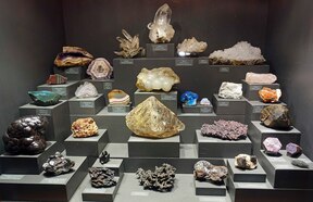 About Minerals & Crystals 